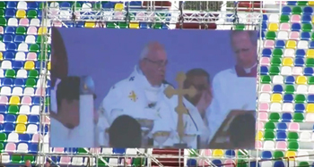 screen georgia stadium pope francis mass