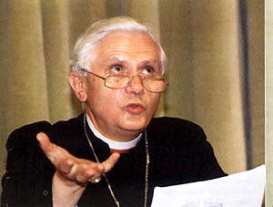 A016_Ratzinger_InVat-1-2000.jpg - 31723 Bytes