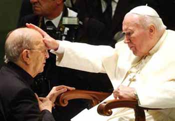 Fr. Marcial Maciel blessed by John Paul II