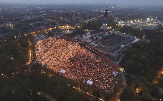 Poland prays rosary