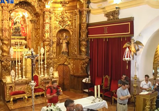 The vicar general welcoming the statue of Ganesh into the sanctuary